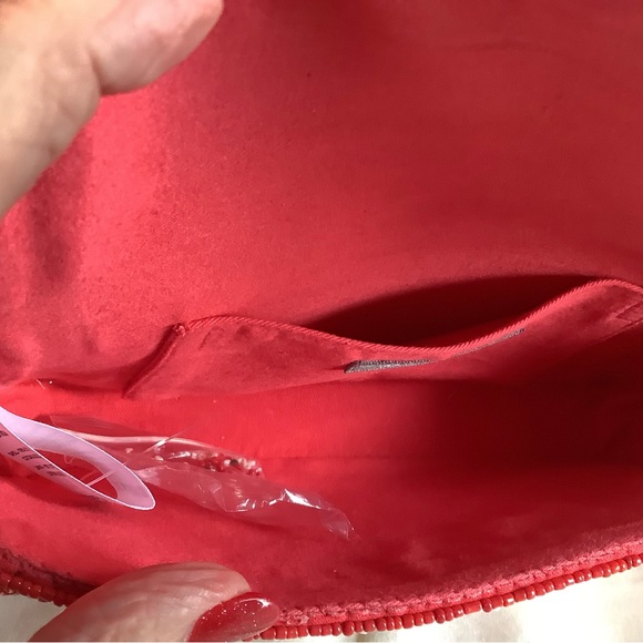 NWT Anthropology Fiona Red and White fully covered glass Beaded Bag - Picture 7 of 12